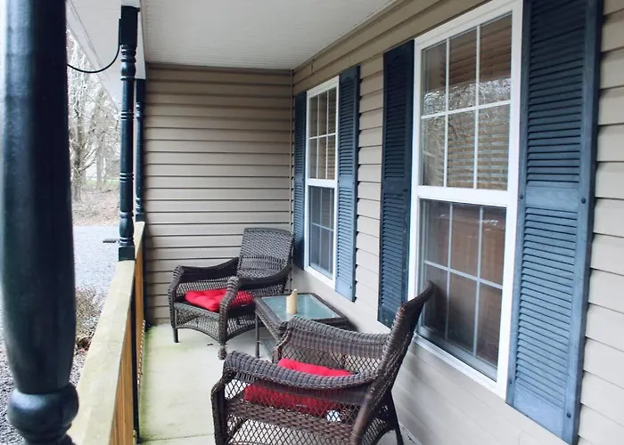 Gorgeous Cozy 5 Bedroom House With Hottub,Lake,Pool