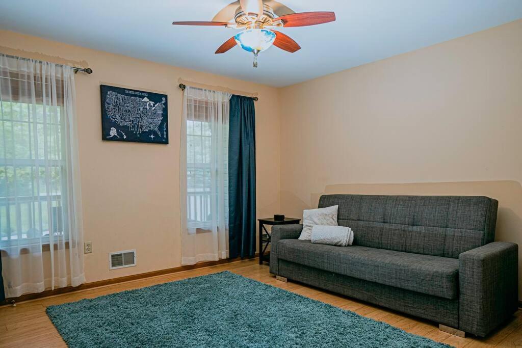 Hébergement de vacances Gorgeous Cozy 5 Bedroom House With Hottub,lake,pool Albrightsville