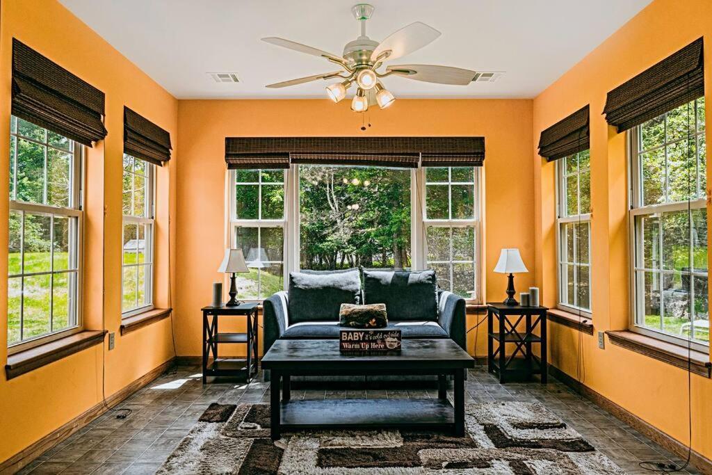 Gorgeous Cozy 5 Bedroom House With Hottub,lake,pool Hébergement de vacances