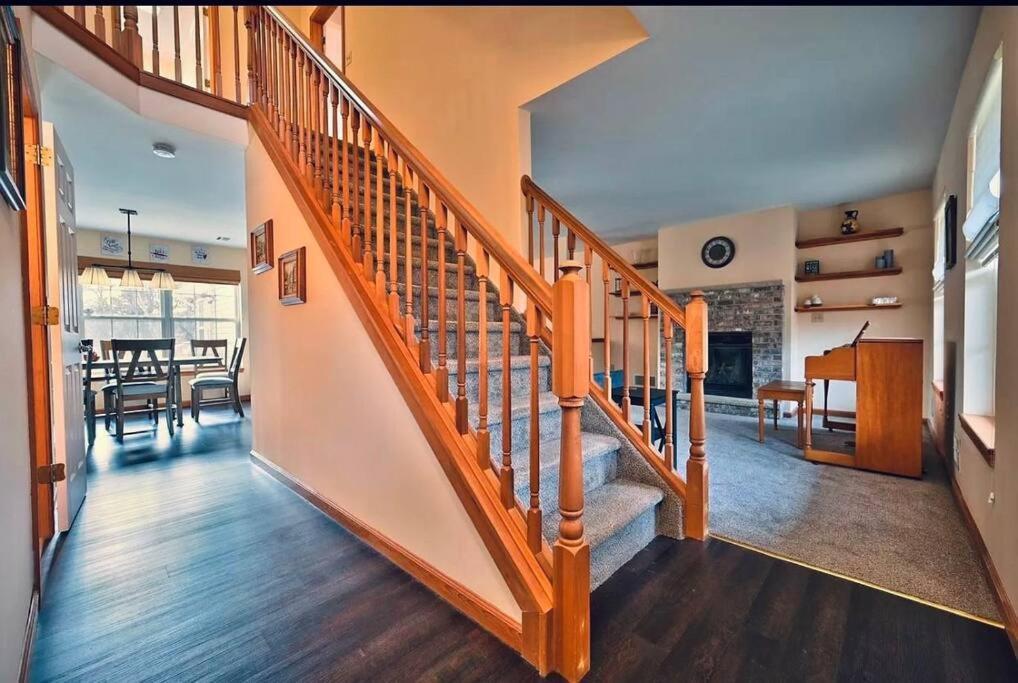 Hébergement de vacances Gorgeous Cozy 5 Bedroom House With Hottub,lake,pool Albrightsville