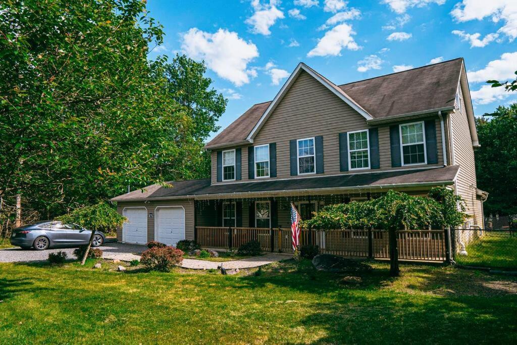 Hébergement de vacances Gorgeous Cozy 5 Bedroom House With Hottub,lake,pool
